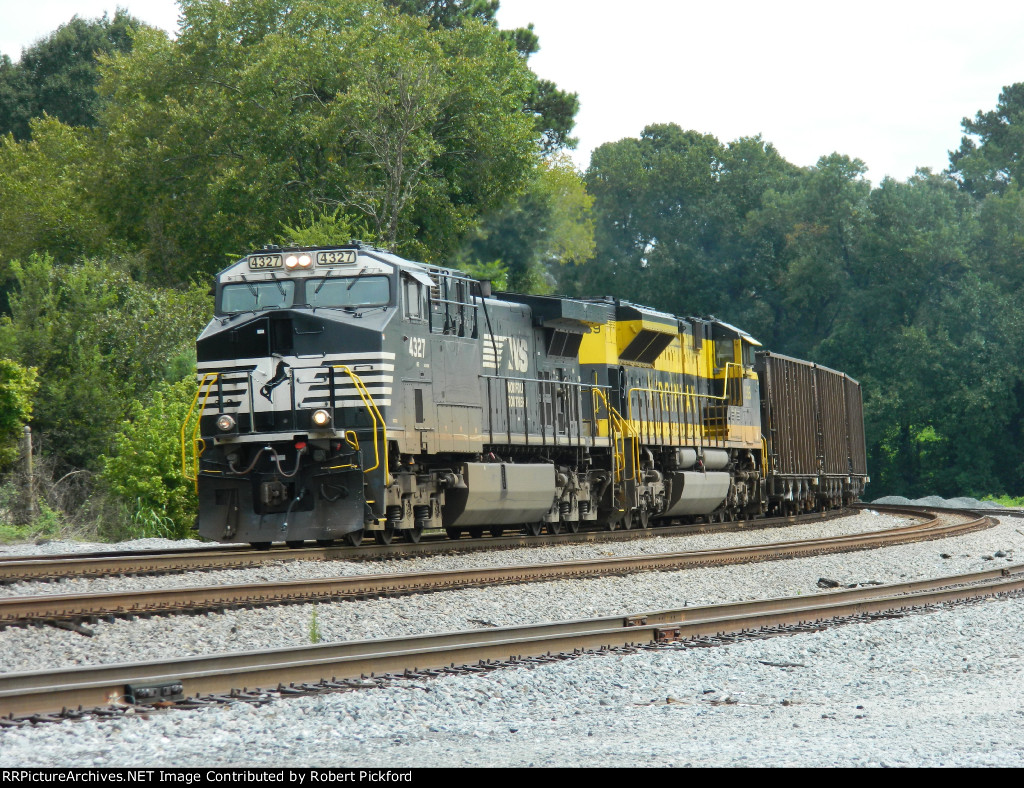 NS 4327 (AC44C6M) NS 1069 (SD70ACe) Virginian Heritage Unit